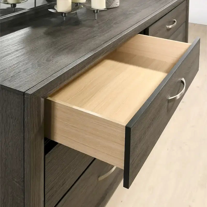 Chambre à coucher Stout avec lit, commode, miroir et table de nuit