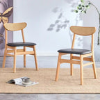 La chaise de salle à manger élégante et durable en bois massif, avec son petit dossier incurvé et son coussin en PU, s'accorde avec n'importe quelle pièce grâce à sa belle forme.